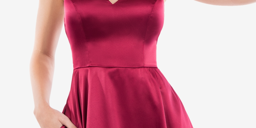 Vestido de cetim com ajuste e abertura frontal B Darlin Junior, tamanho 11/12, vinho