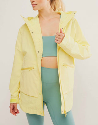 Free People - Cantando na Jaqueta de Chuva