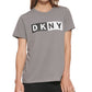 Camiseta feminina DKNY com logotipo, cinza, tamanho médio