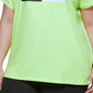 Camiseta feminina DKNY com estampa de logotipo bicolor verde, tamanho 1X