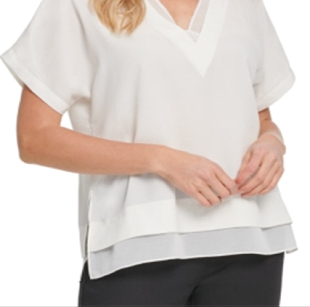 Blusa feminina DKNY com decote em V e acabamento em chiffon, branca, tamanho extrapequeno