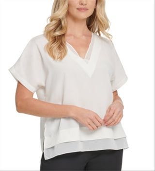Blusa feminina DKNY com decote em V e acabamento em chiffon, branca, tamanho extrapequeno