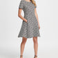 Vestido curto estampado feminino DKNY, tamanho 8, preto, com ajuste evasê