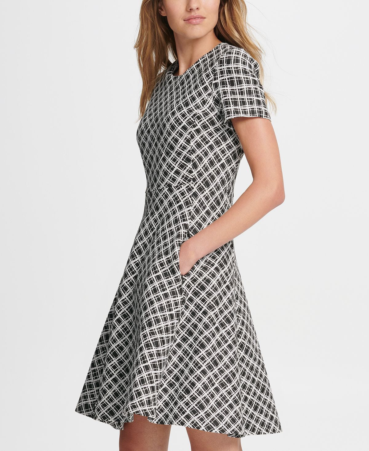 Vestido curto estampado feminino DKNY, tamanho 8, preto, com ajuste evasê