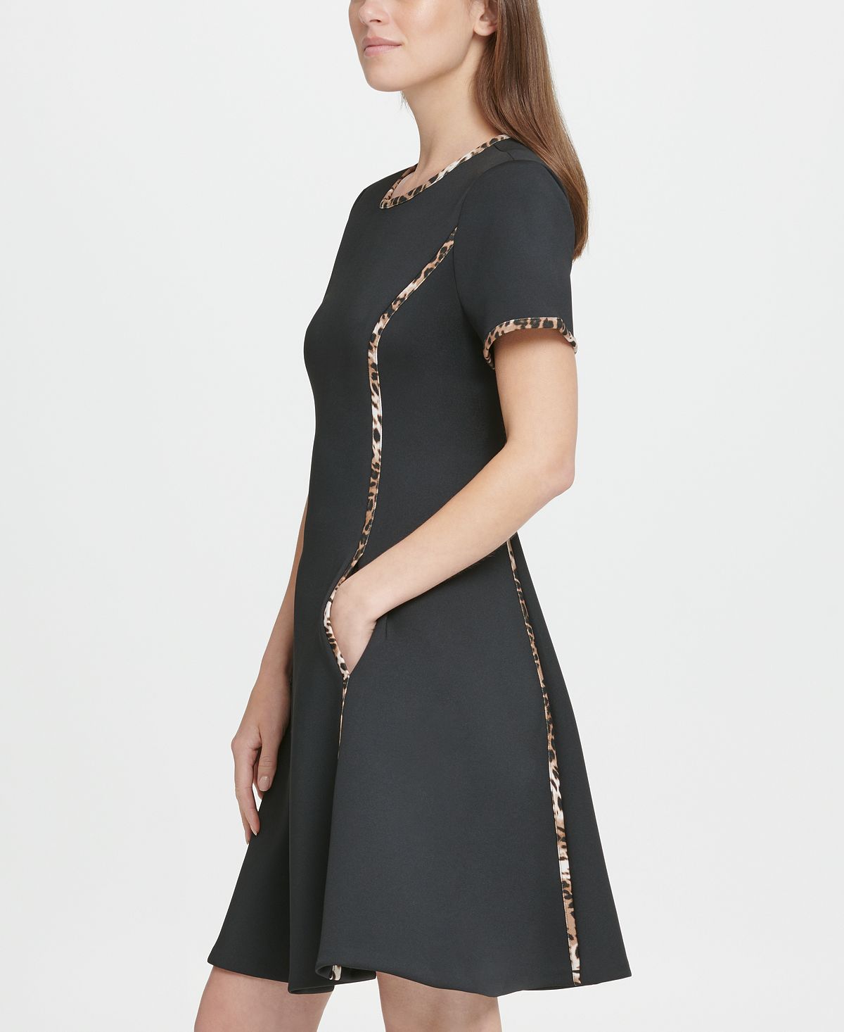 Vestido feminino DKNY com estampa animal, manga curta, gola alta, acima do joelho, preto, tamanho 6