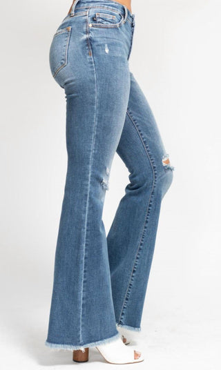 Judy Blue - Calça Jeans Flare com Botões e Cintura Média