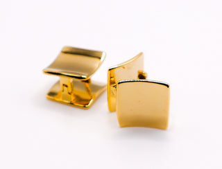 Brincos Golden Chic Dots – Tachas Douradas Minimalistas