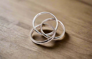 Conjunto de anéis de prata Trinity Linked - Elegância redefinida