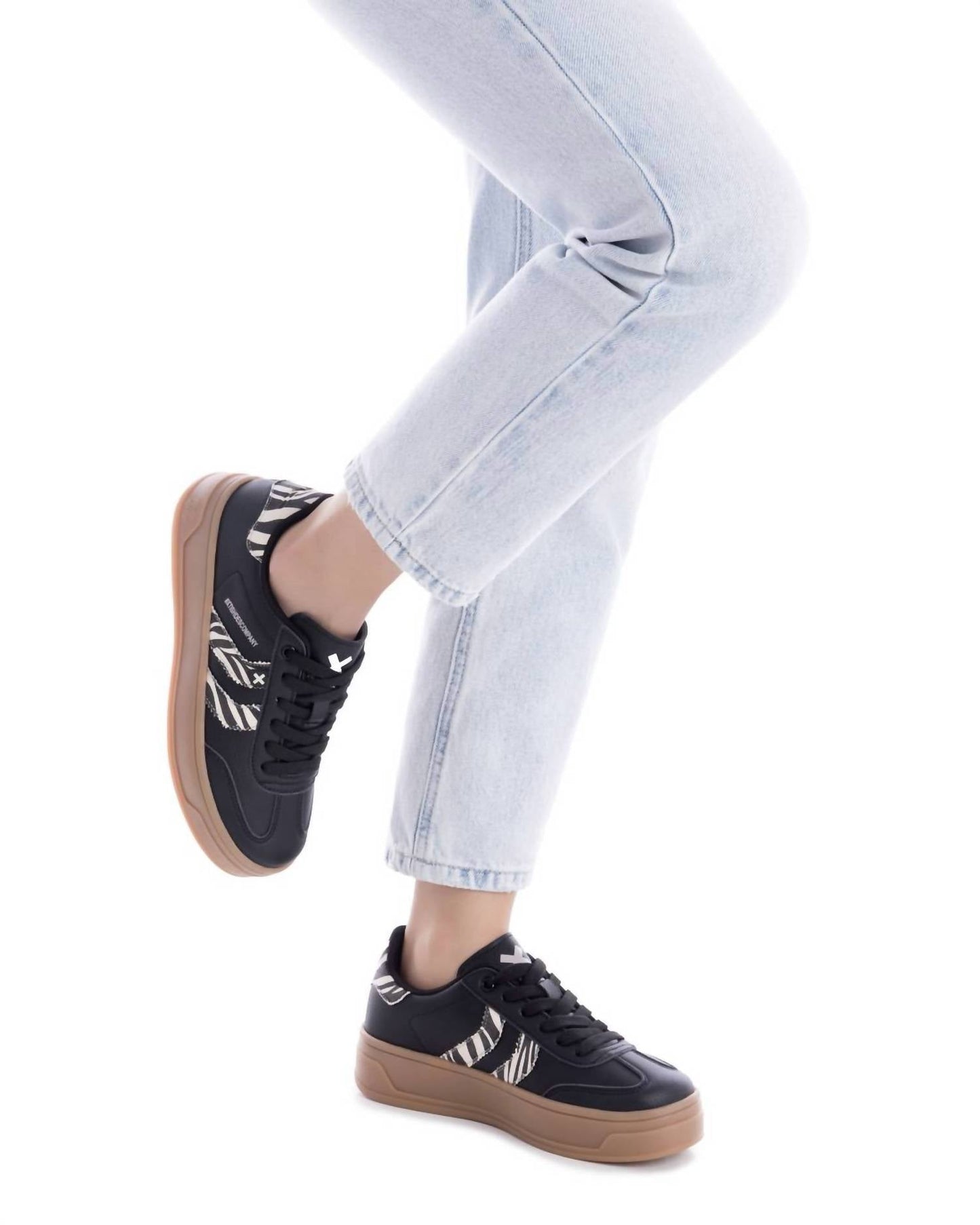 Xti - Women's 144585 Round Toe Sneakers