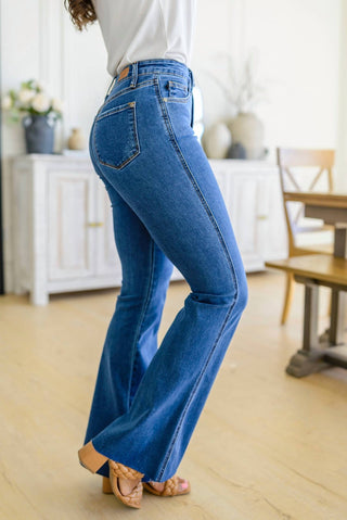 Judy Blue - Calça jeans flare com controle de barriga de cintura alta