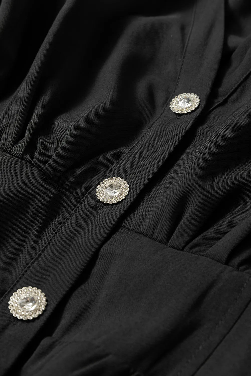 Vestido de manga comprida com botões e franzidos