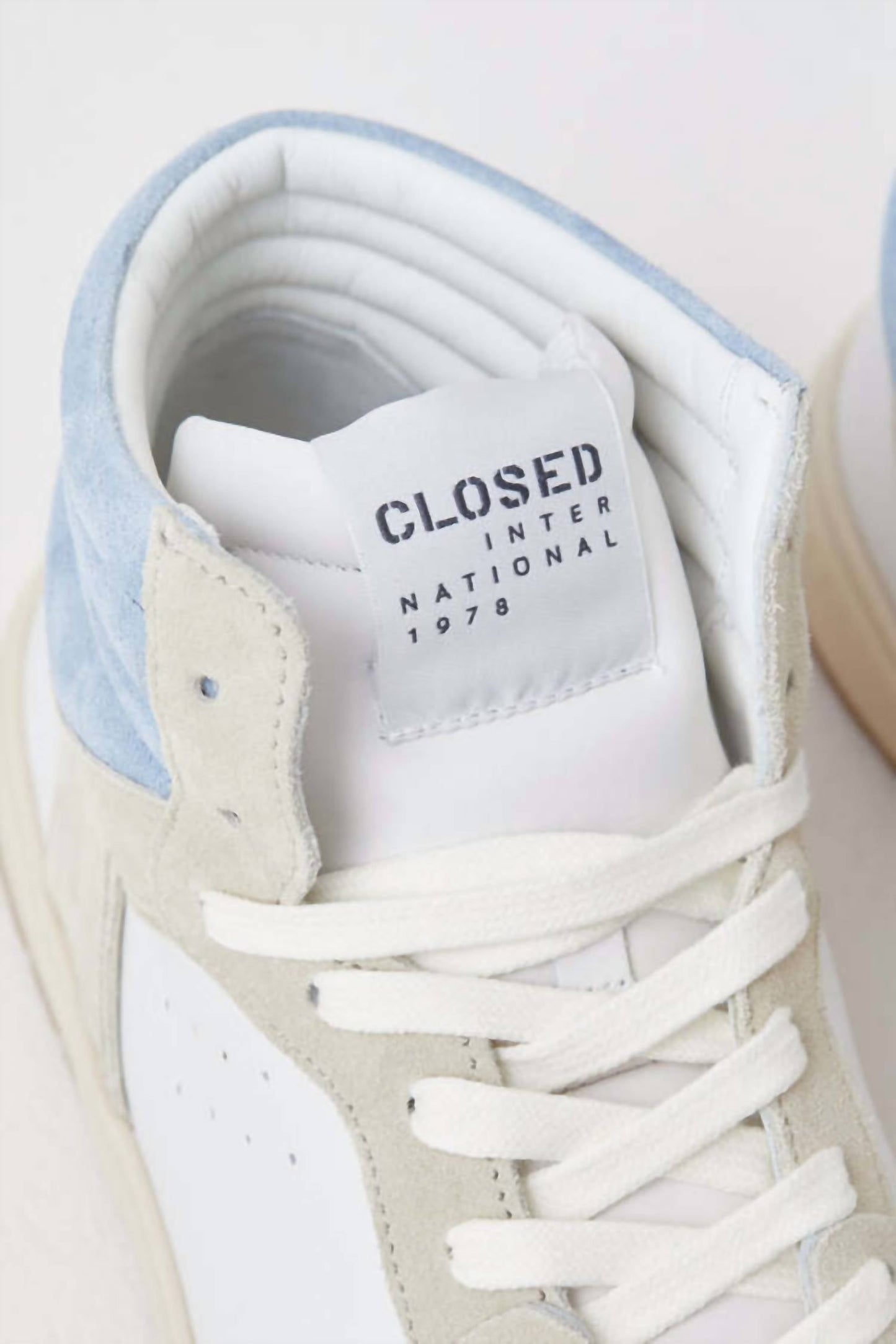 Closed - Sneaker High