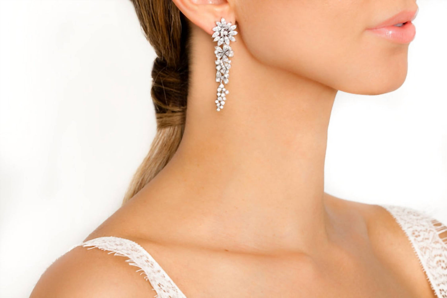 Avenue Chic - Women's Shooting Star Dangle Earrings