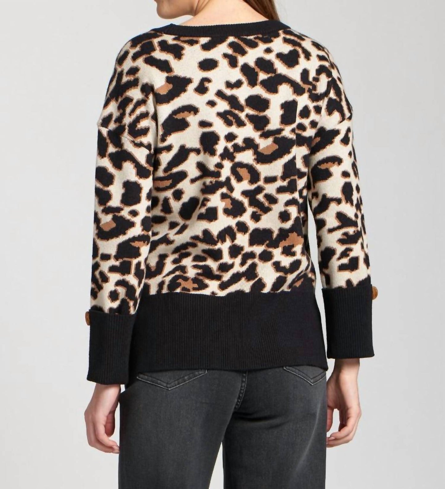 Apny - Leopard Pullover Sweater With Wide Cuffs