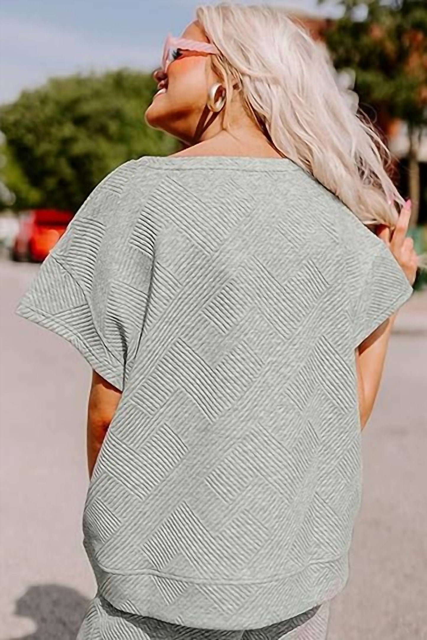 Aapparella - Textured T-shirt And Pant Set