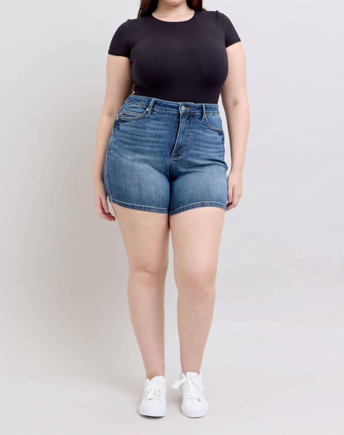 Judy Blue - Mid Rise Tummy Control Mid Length Denim Short