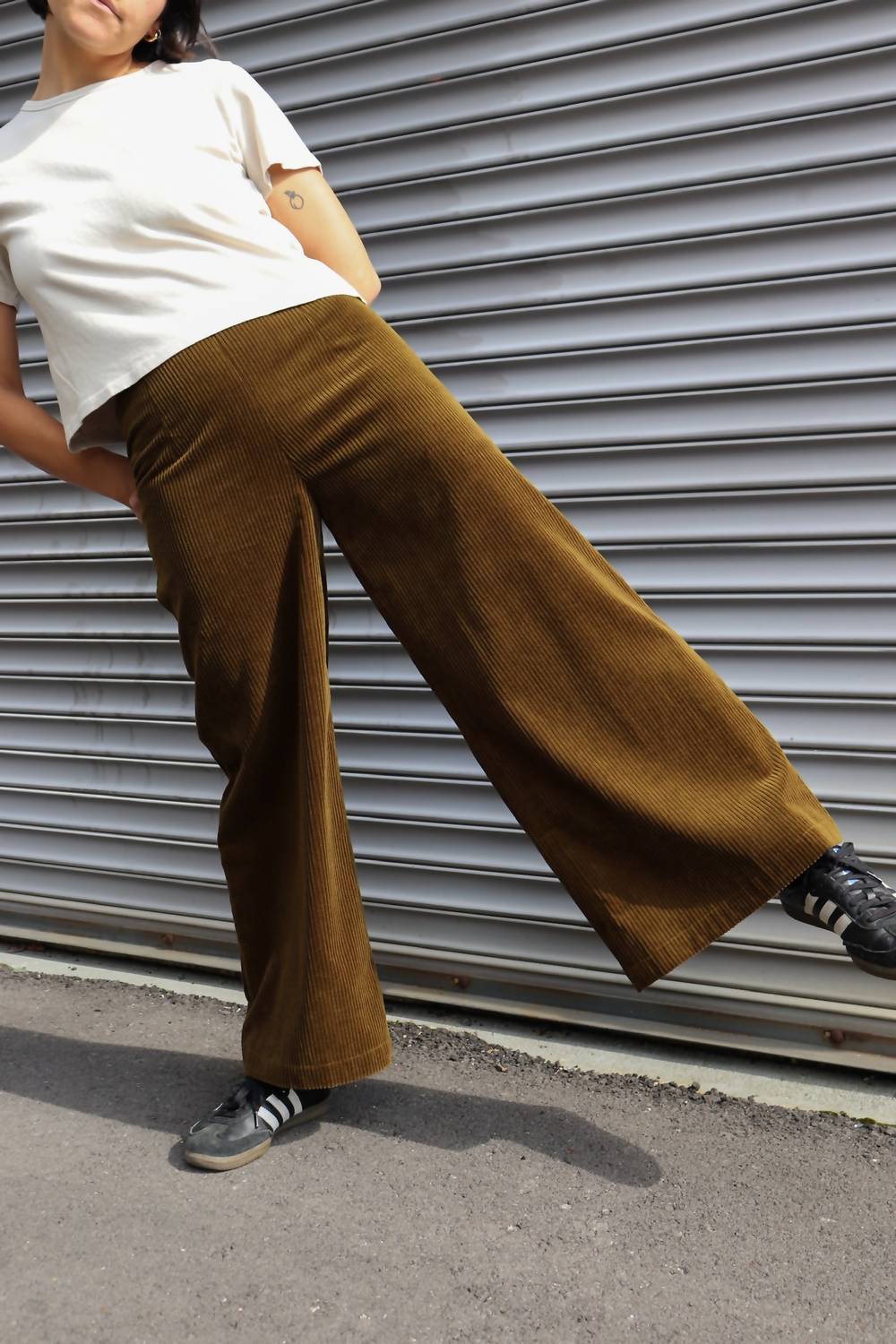 7115 By Szeki - Classic Wide Leg Trouser