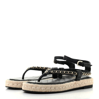 Chanel - Sandálias femininas de alpargata com tiras de couro de cordeiro e corrente