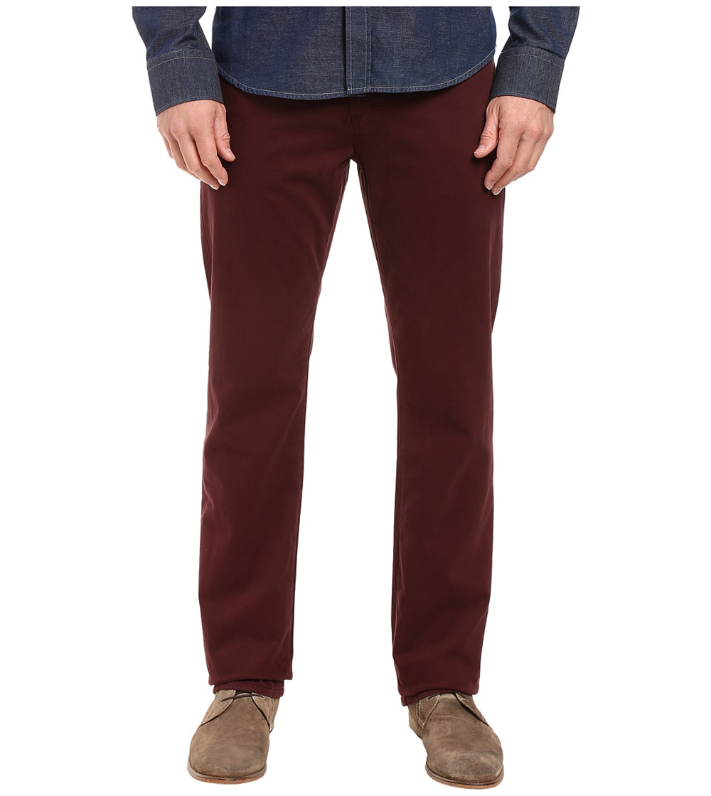 Calça jeans masculina de camurça com corte alfaiataria Ag Adriano Goldschmied Graduate, cor Rum Raisin. Variações de tamanho disponíveis.