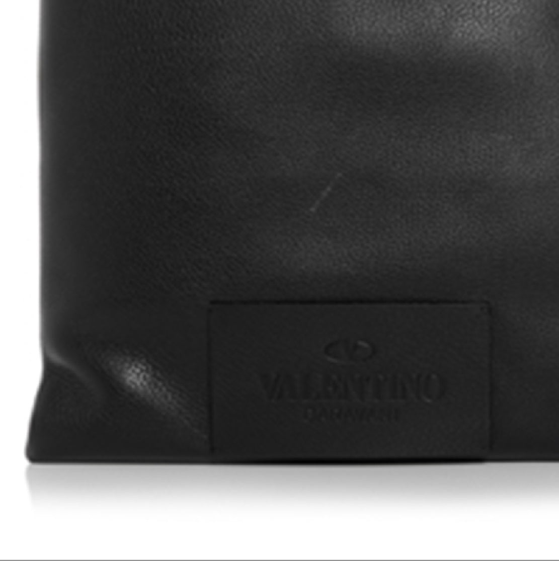 Bolsa tote Valentino Garavani Flat de couro masculina, preta, tamanho regular