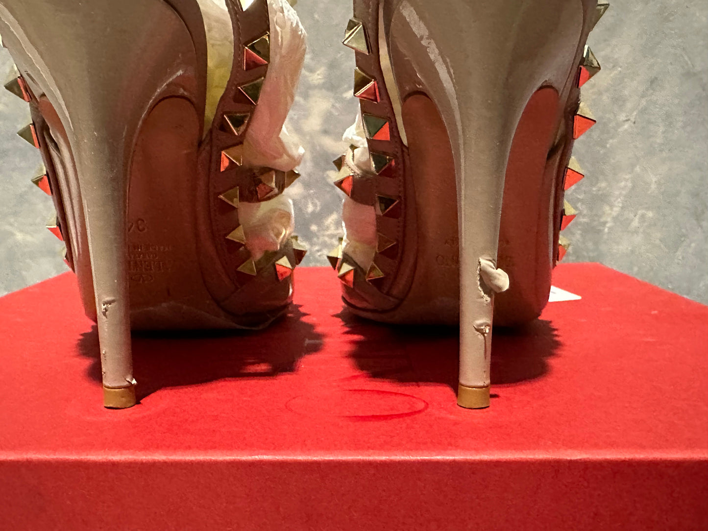 Valentino Garavani Rockstud T-Strap Scarpin Bico Fino Rosa Tamanho 5 Feminino