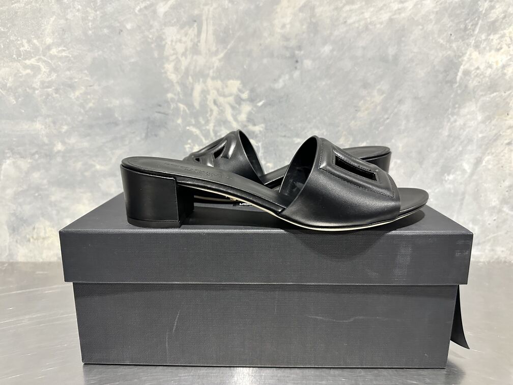 Sandálias Dolce &amp; Gabbana Femininas Salto Bloco Pretas Tamanho 8,5