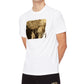Camiseta masculina A|X Armani Exchange com logotipo metálico em relevo, branca, tamanho médio