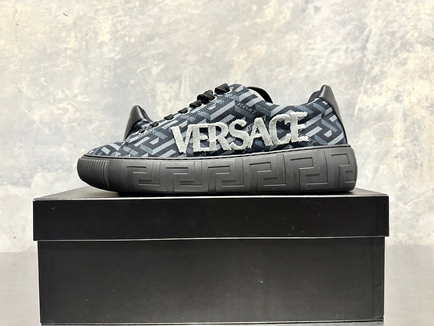 Tênis Versace La Greca Masculino com Cadarço Preto/Cinza Tamanho 14