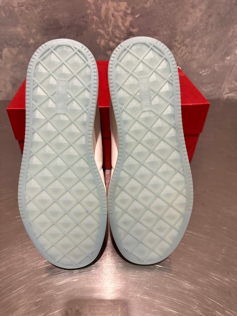 Tênis Valentino Garavani One Stud Holográfico Feminino em Branco Iridescente Tamanho 7