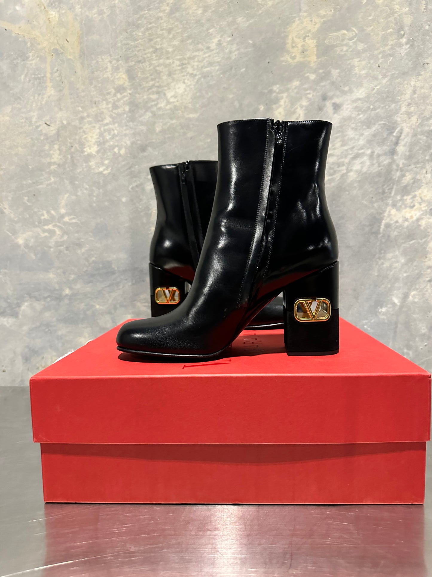 Bota Valentino Garavani feminina Heritage Vlogo preta tamanho 7