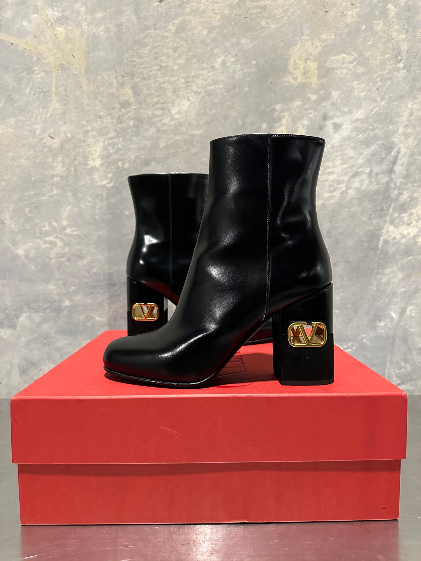Bota Valentino Garavani feminina Heritage Vlogo preta tamanho 7