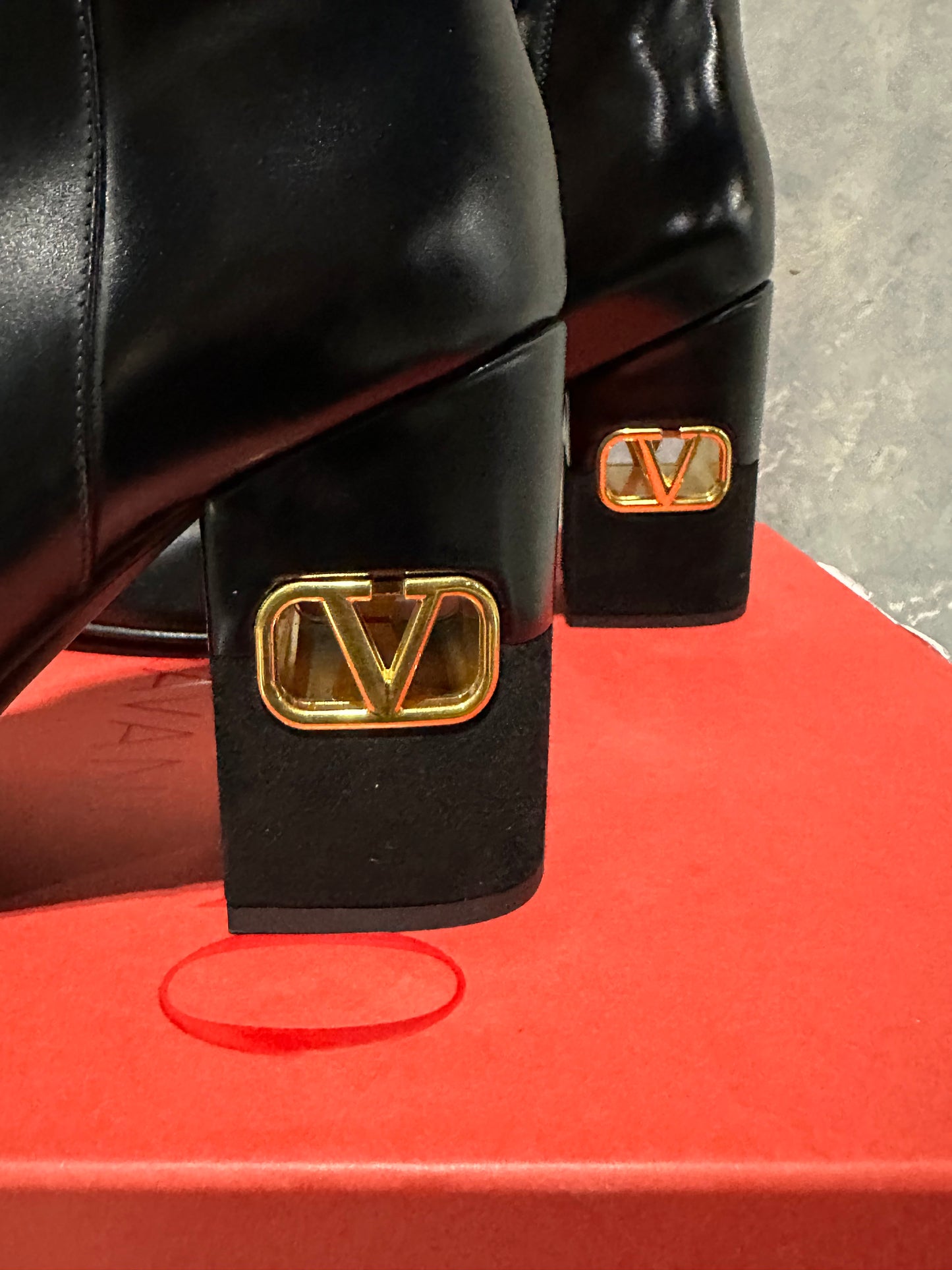 Bota Valentino Garavani feminina Heritage Vlogo preta tamanho 7