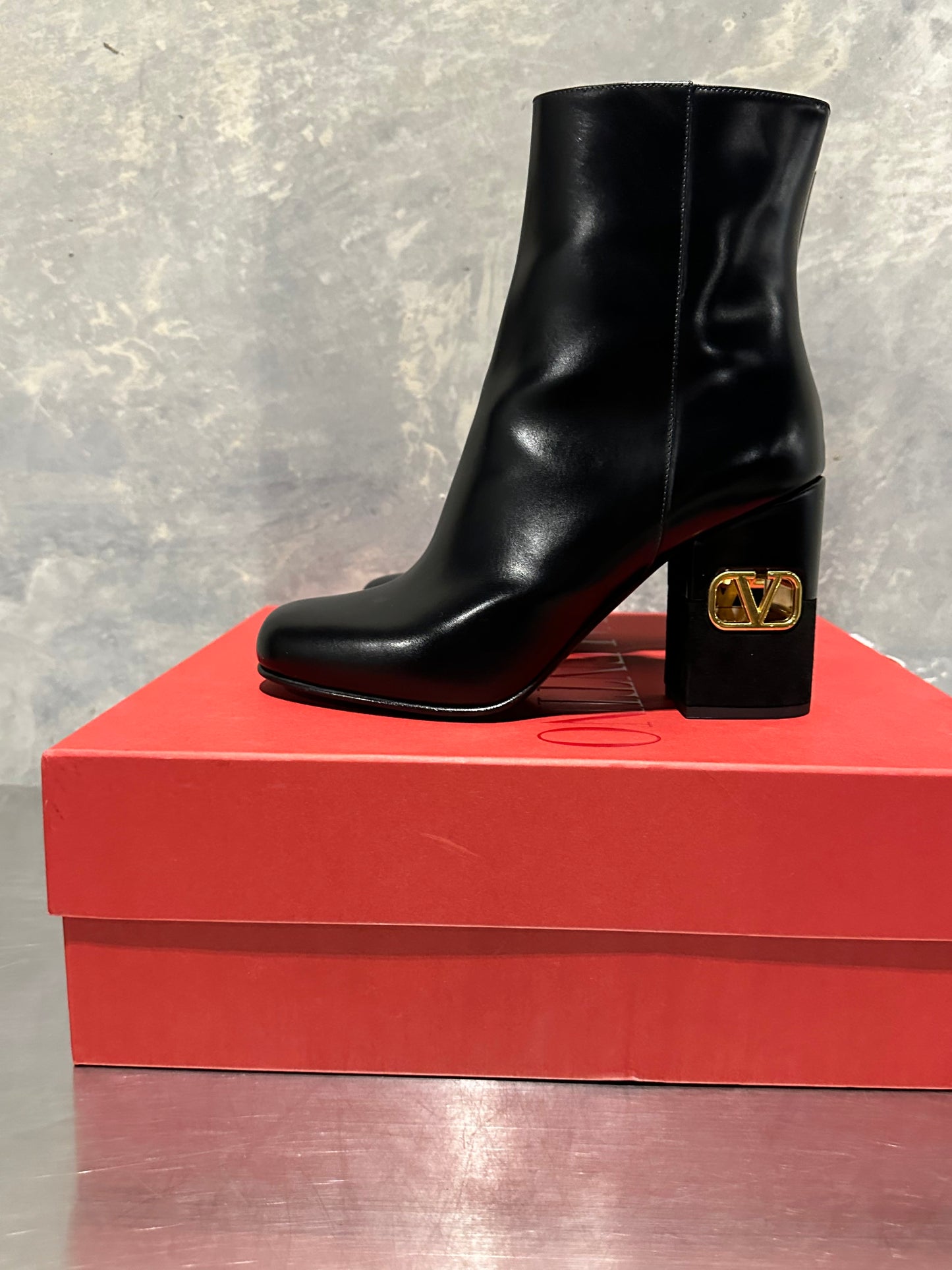 Bota Valentino Garavani feminina Heritage Vlogo preta tamanho 7