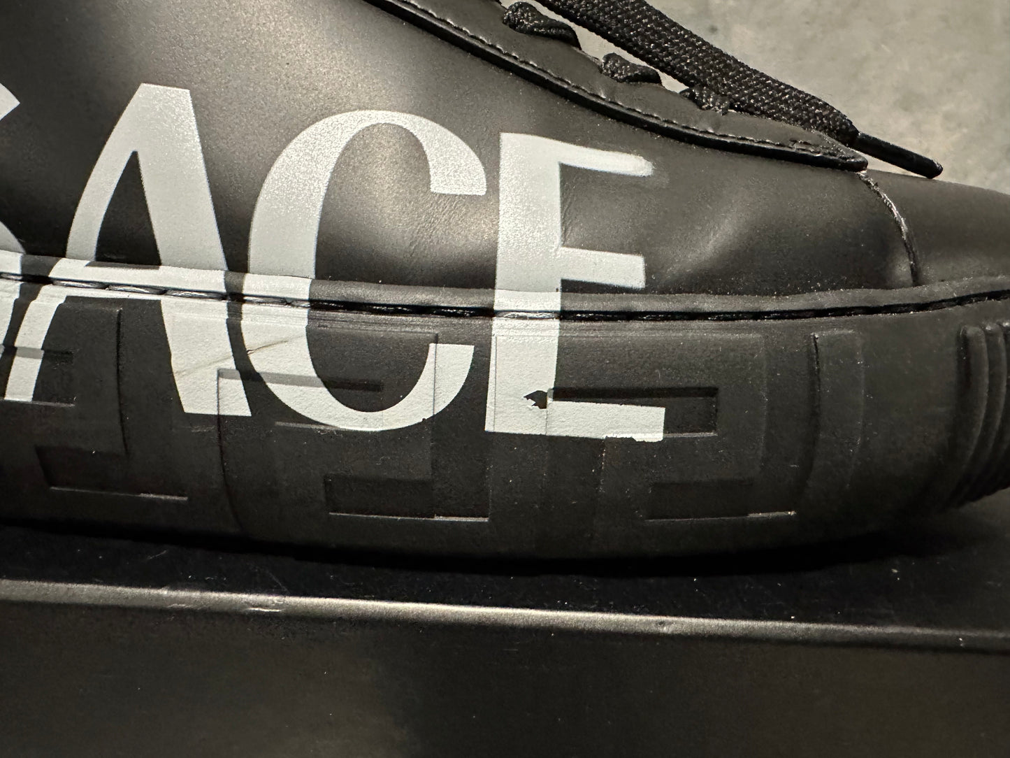 Tênis Versace Masculino Greca Logo Cano Baixo Preto Tamanho 11