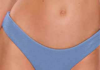 Calcinha de banho feminina Becca by Rebecca Virtue Hipster Pool, azul, separada