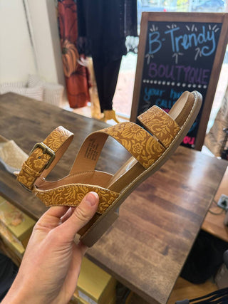 Very G - Sandálias femininas Sylvie Tooled