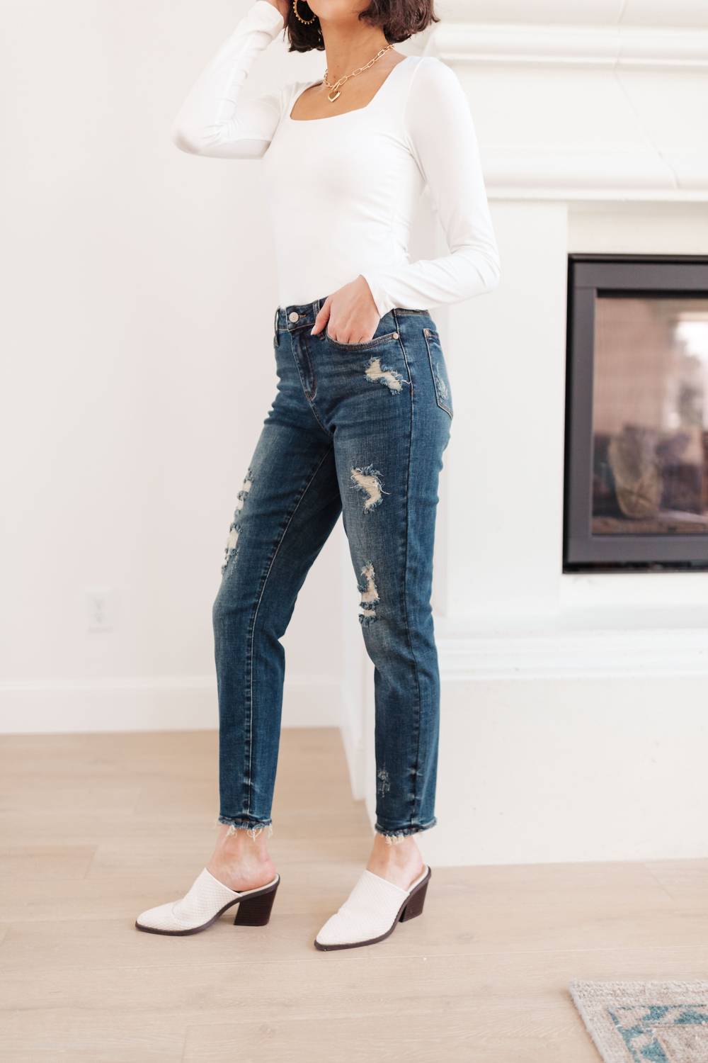Judy Blue - Mid Rise Destroyed Relaxed Fit Jeans