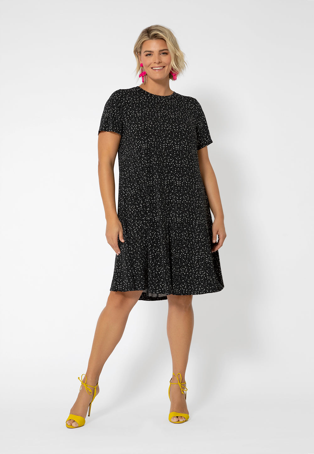 Vestido curto feminino Leota Serenity Swing (curvo) preto