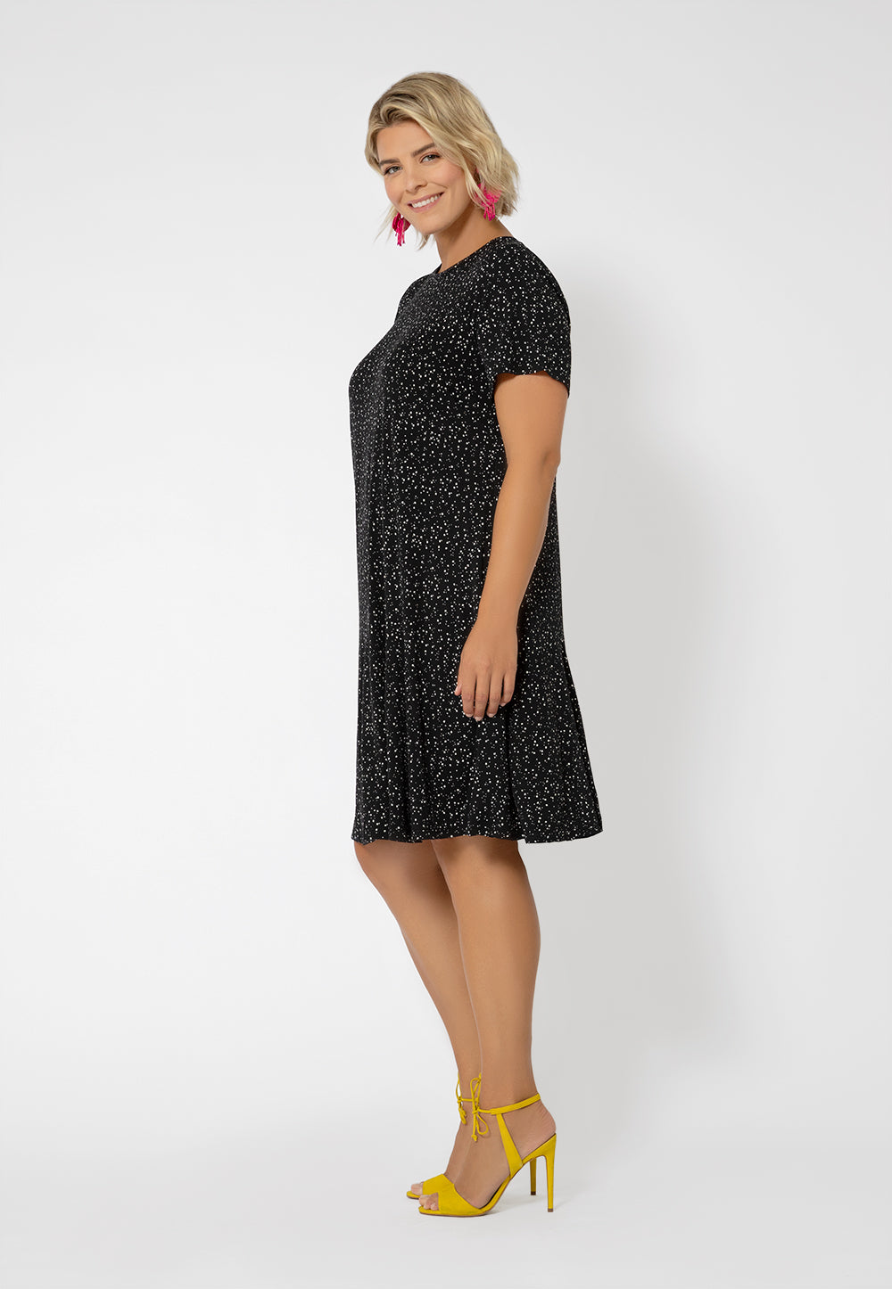 Vestido curto feminino Leota Serenity Swing (curvo) preto