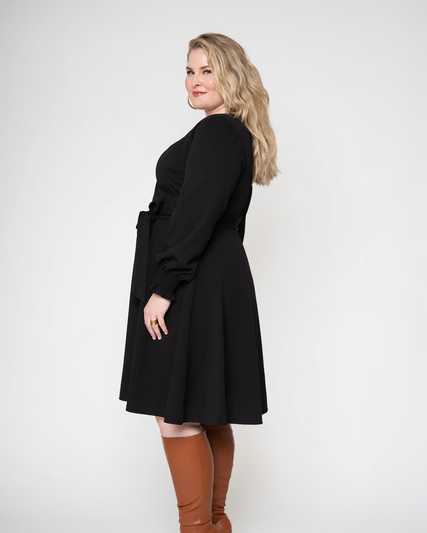 Vestido Blusa com Manga Envoltória Perfeito Leota Feminino Preto