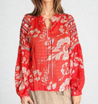 Emily Lovelock - Blusa EMMA Coral com Estampa Batik