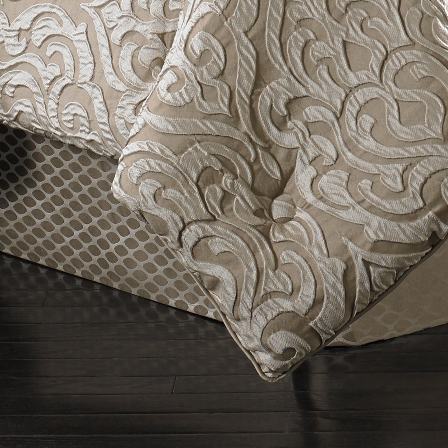J Queen New York Astoria Comforter Set - Queen Size in Sand