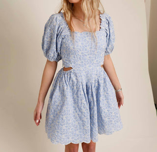 Sofie The Label - Vestido curto bordado com recortes em abril