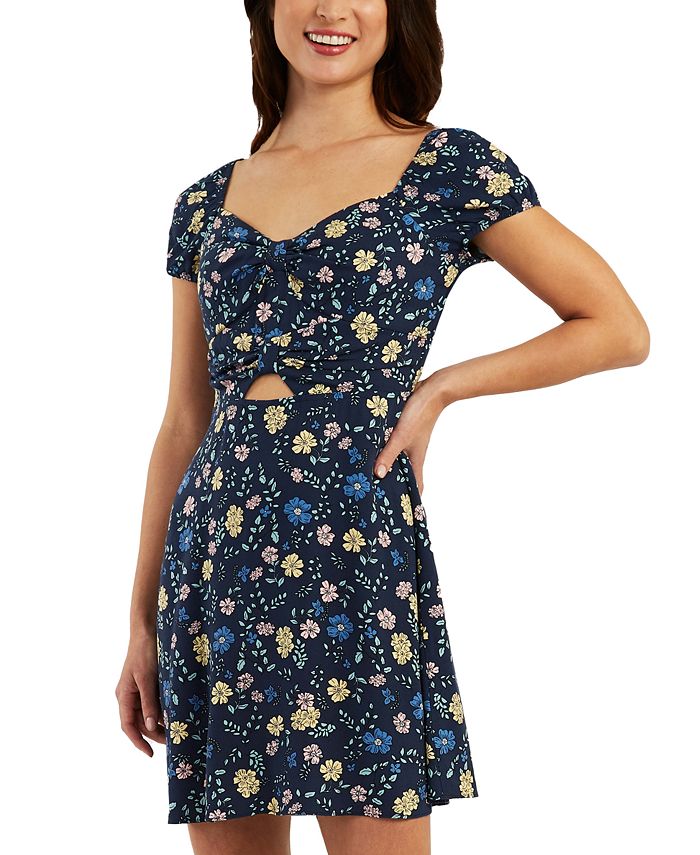 Vestido BCX Junior com recorte floral e ajuste evasê azul tamanho grande