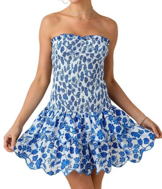 Vestido curto feminino rosa bebê com estampa e bordado