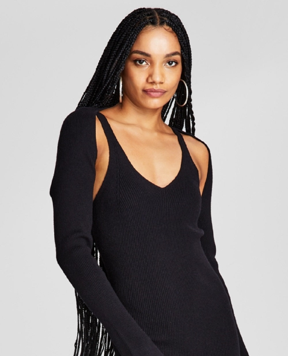 E agora este vestido justo feminino de malha canelada e ombros nus, preto, tamanho médio
