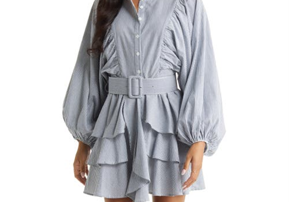 Vestido com babados da coleção Vici - Branco/Azul-marinho, tamanho pequeno