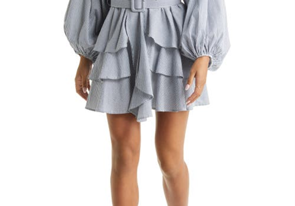 Vestido com babados da coleção Vici - Branco/Azul-marinho, tamanho pequeno