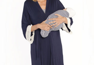 Conjunto de vestido de amamentação, robe e cobertor para bebê Angel Maternity em listras azul-marinho, tamanho X-Small Azul
