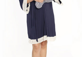 Conjunto de vestido de amamentação, robe e cobertor para bebê Angel Maternity em listras azul-marinho, tamanho X-Small Azul